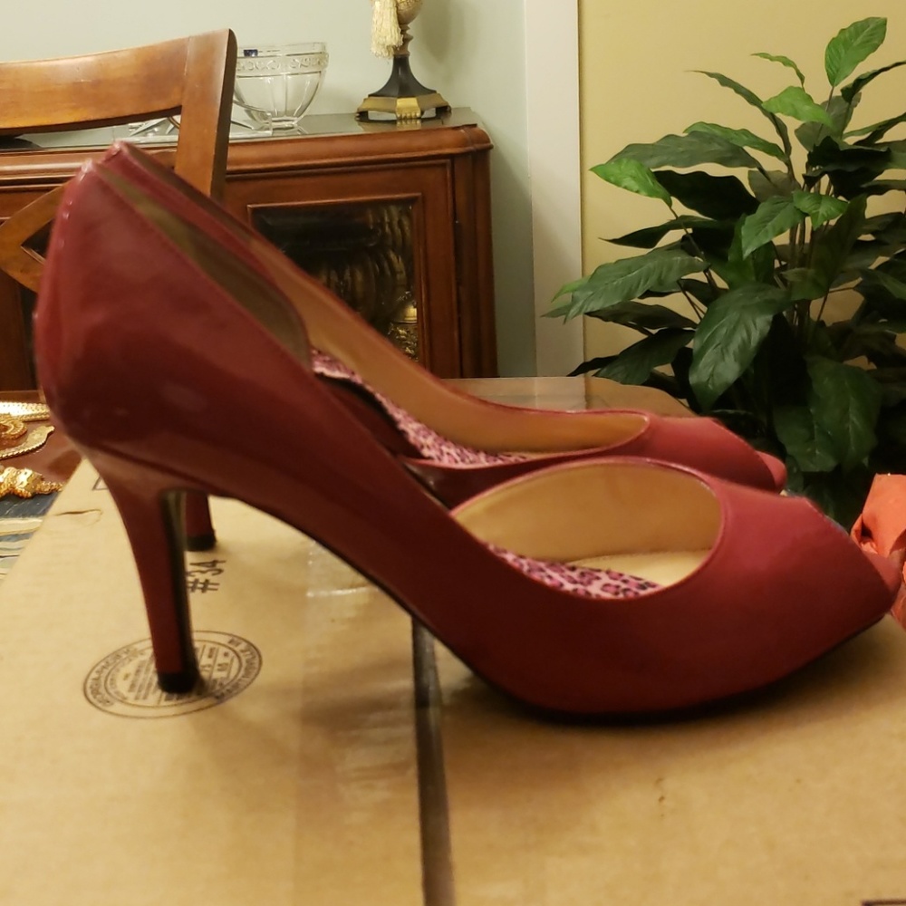 Red shoes - Picture 3 of 5